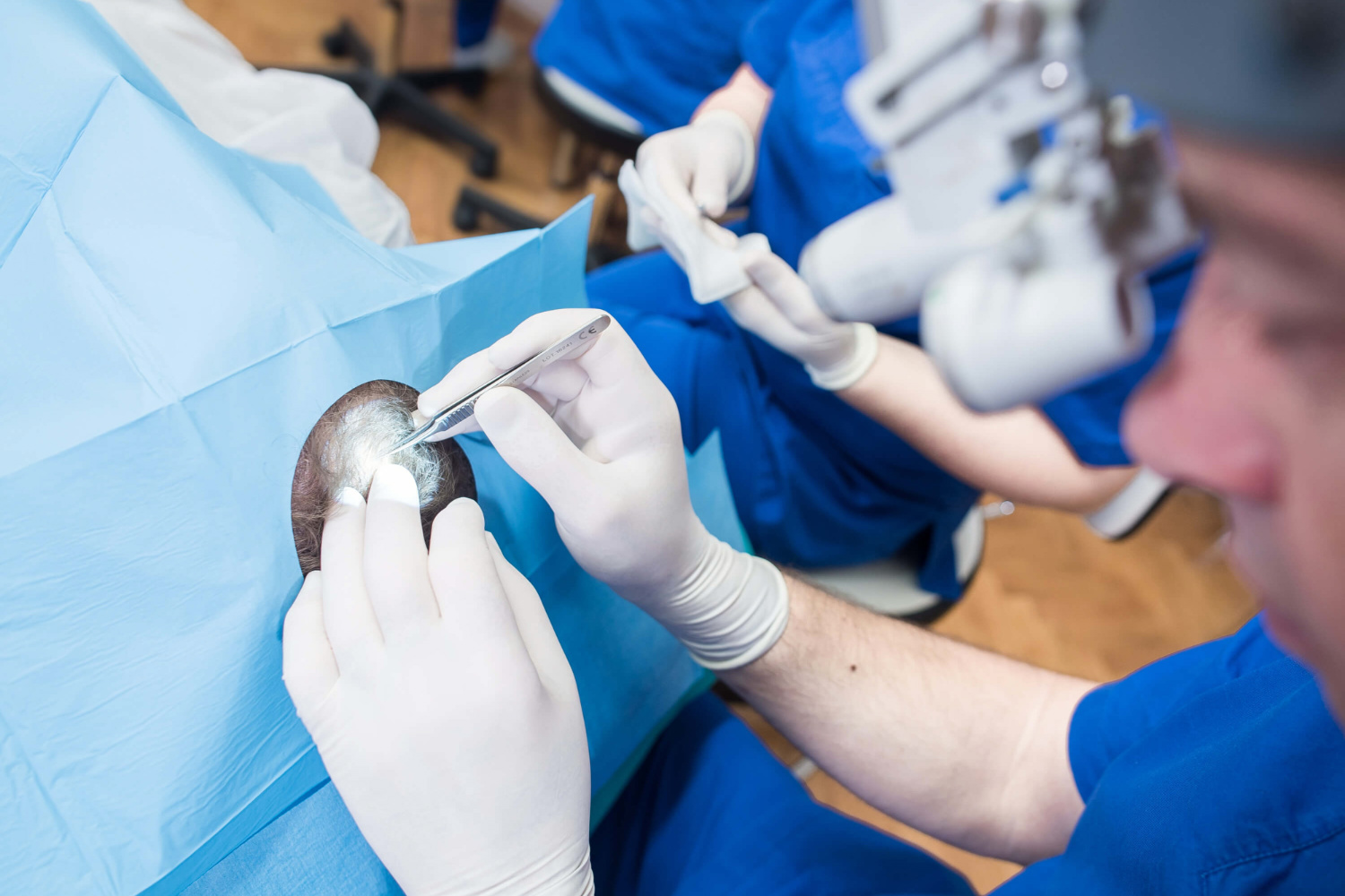 Dr. Markovina performs hair transplantation with the FUE method